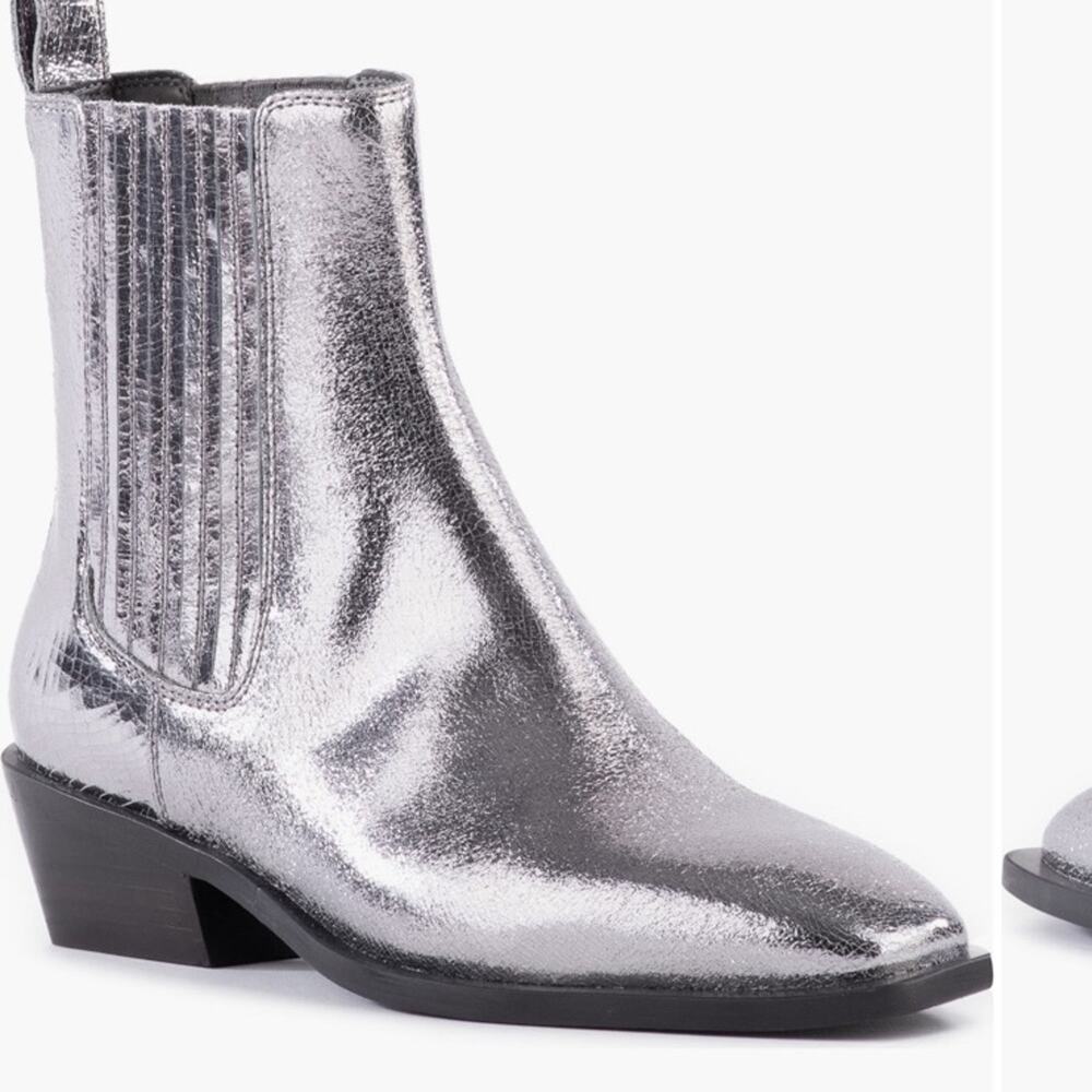 $180 Seychelles booties silver sz 8